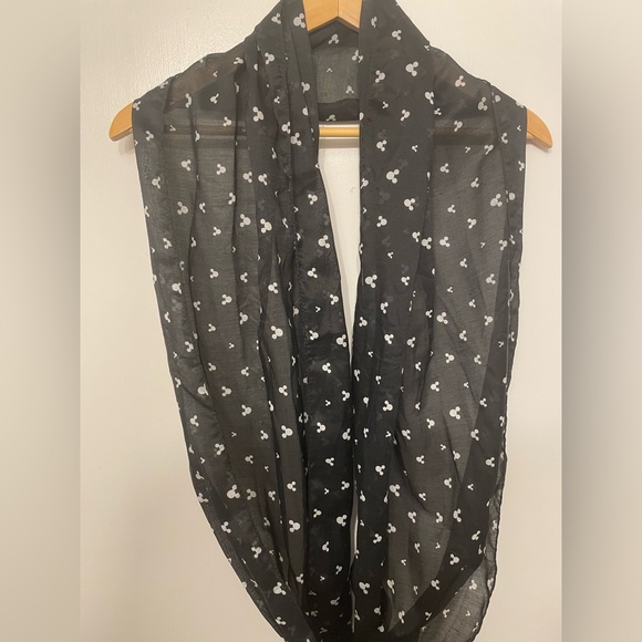 DISNEY: Mickey Mouse Scarf - Picture 1 of 5